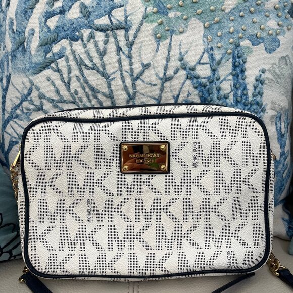 Michael Kors Handbag - Picture 1 of 10